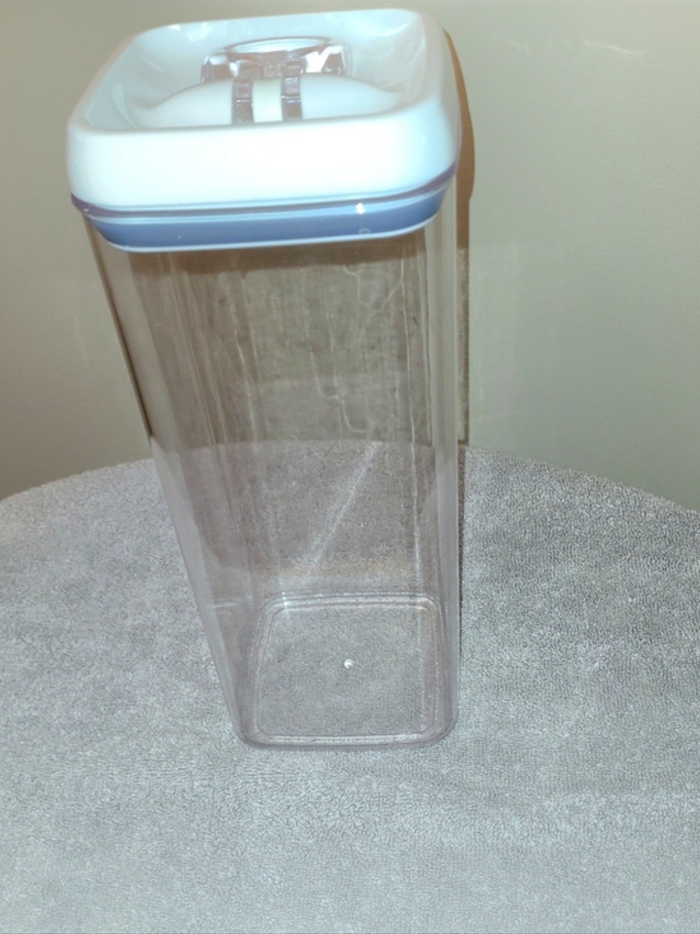 Better Homes & Gardens Flip-Tite Locking Lid Container